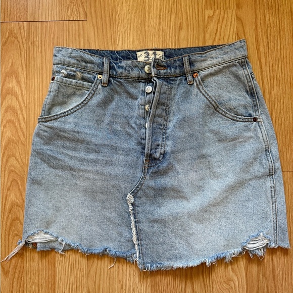 Free People Distressed Denim Mini Skirt Size 31 - Picture 1 of 4